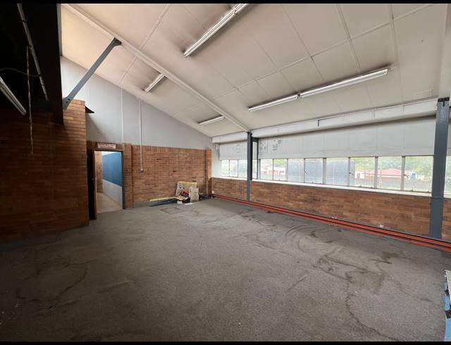 2,494M² WAREHOUSE TO LET IN FACTORIA